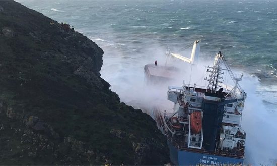 Vessel-crashes-into-cliffs-Italy